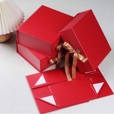 Red Magnetic Gift Box Collapsible Closure Gift Boxes With Black Ribbon Packaging 