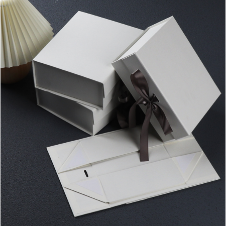 Red Magnetic Gift Box Collapsible Closure Gift Boxes With Black Ribbon Packaging 